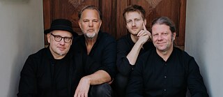 Vier sitzende Männer