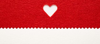 auf weiß-rotem Hintergrund Kampagnendetails und Herz