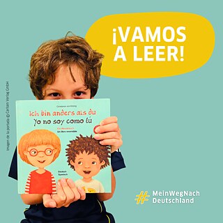 Un niño con un libro