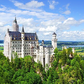Panoramaaufnahme vom Schloss Neuschwanstein. 