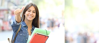 junge Frau und grafische Elemente