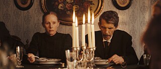 SOUND OF FALLING: Emma (Susanne Wuest), Max (Gode Benedix)