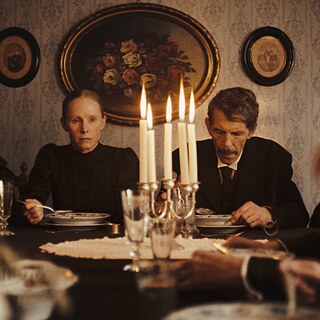 SOUND OF FALLING: Emma (Susanne Wuest), Max (Gode Benedix)