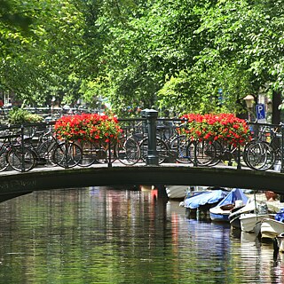 Kleine Brücke über den Kanal