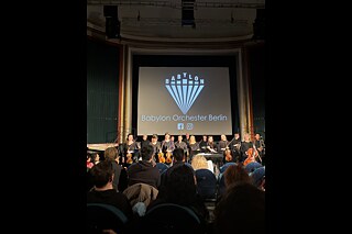 L'orchestre au cinéma Babylon à Berlin