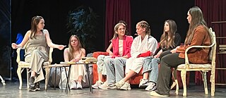 Teilnehmer*innen auf der Bühne - Schultheater Russe 2026