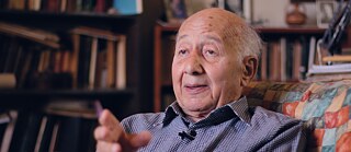 Professor Mostafa El-Abbadi  in seiner Hausbibliothek, Alexandria