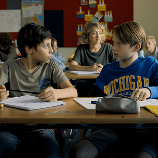 Filmstill: Zu Weit Weg
