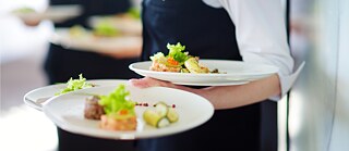 Nhóm nghề Dịch vụ (Nhà hàng, Khách sạn, Bán hàng)