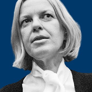 Ein Foto von Ingeborg Bachmann auf dem blauen Hintergrund.