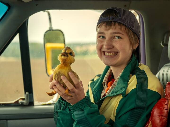 Sky Arndt; Still frame from the Netflix Germany original series Kacken an der Havel ( Crap Happens)