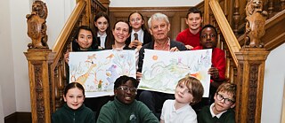Illustrator Axel Scheffler und Illustratorin Marie-Alice Harel mit Schüler*innen der Gallowhill Primary School in Paisley und der Hillhead Primary School in Glasgow