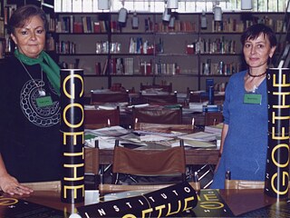 Actividades en la biblioteca del instituto durante los festejos de aniversario. 