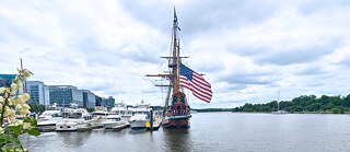 Aufnahme des Schiffes Kalmar Nyckel an der Wharf in Washington, DC