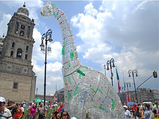 Los objetos artísticos no solo formaron parte de las exposiciones sino también estaban involucrados en las actividades, por ejemplo, en un desfile por la CDMX.