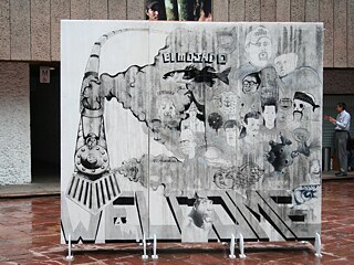 Con el motivo del 20.º aniversario de la caída del muro en Berlín, el Goethe Institut había mandado piedras del muro por todo el mundo y encargó a varixs artistxs a reflexionar sobre experiencias de división y fronteras. 