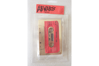 Eine Kassette in einer durchsichtigen Plastikhülle
