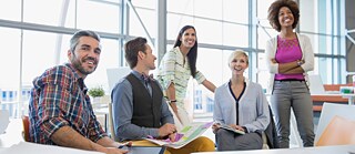 Group of coworkers collaborating during an online Business German course for professional communication with Goethe-Institut USA