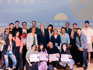 Uno de los cambios más importantes fue que, a partir de este año, se entregan el Premio Kino al Mejor Largometraje Alemán (otorgado por Merck Group) y el Premio Kino al Mejor Cortometraje Mexicano (otorgado por la Embajada de Alemania en México). Aquí una foto con lxs ganadores de la edición no. 24 del festival.