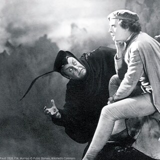 Filmstill fra stumfilmen Faust (1926, F. W. Murnau)