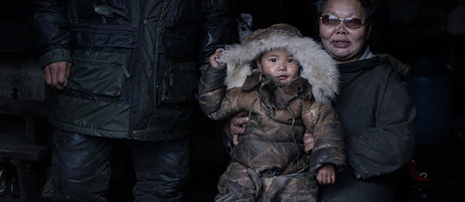 Семья рыбаков в Колючинской губе. Кадр из фильма «Тень Шамиссо», 2016