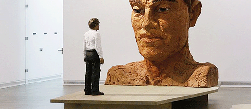 Stephan Balkenhol: Großer Kopf mit Figur