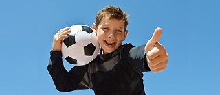 Mit Deutsch zum Titel!  &copy; Foto: Natallia Vintsik © Fotolia Mit Deutsch zum Titel!