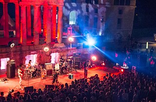 Concert devant l’hopital Caroline sur l’Île de Frioul