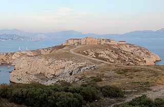 Panoramique l‘Hôpital Caroline, la ville de Marseille en arrière-fond 