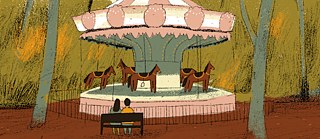 Un couple sur banc devant un carrousel