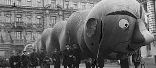 Foto: Moscow, 1934 Artistic Decoration on the 17th Celebration of the October Revolution © Courtesy Archive of Artúr van Balen