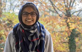 Hibba Kauser, 18 tahun, asal Jerman, orang tua dari Pakistan, tinggal di Offenbach, Juru Bicara Sekolah, aktif di Perwakilan Sekolah tingkat Negara bagian Hessen dan Organisasi Pemuda Demokrat Sosial.