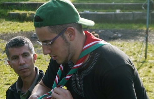 إلياس صدوق، ٢٤ عاماً من المغرب. يعيش إلياس في مانهايم على نهر الراين ويعمل كبائع بالإضافة إلى كونه مدير في لجنة الشباب باتحاد الكشافة المسلمين بألمانيا