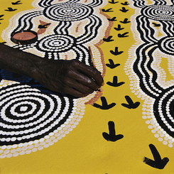 Australian Aboriginal artist Turkey Tolson Tjupurrula at work. (quad.)