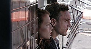 Scène du film 'Transit'. Les protagonistes Rogowski et Beer &copy; Photo : © Schramm Film Scène du film 'Transit'