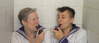 Antonia Baehr and Neele Hülcker in “Da war ich noch nie in meinem ganzen Leben”