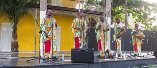 Nguami Maka no Palácio de Ferro