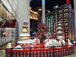 Deko vor der Shoppingmall