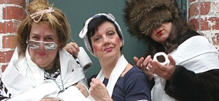 "Die Präsdentinnen" Hauptdarstellerinnen Alice Bishop, Helen Doig und Uschi Felix 