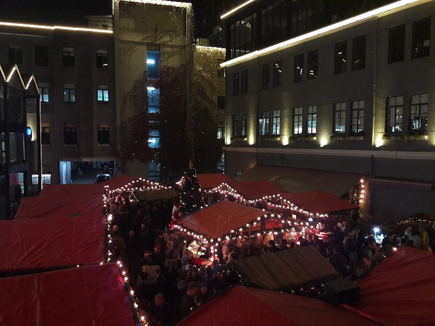 Der gut gefüllte Weihnachtsmarkt