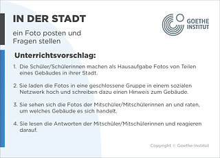EDDU | In der Stadt | ein Foto posten und Fragen stellen | Unterrichtsvorschlag: 1.  Die Schüler/Schülerinnen machen als Hausaufgabe Fotos von Teilen       eines Gebäudes in ihrer Stadt.  2. Sie laden die Fotos in eine geschlossene Gruppe in einem sozialen       Netzwerk hoch und schreiben dazu einen Hinweis zum Gebäude.  3. Sie sehen sich die Fotos der Mitschüler/Mitschülerinnen an und raten,       um welches Gebäude es sich handelt.  4. Sie lesen die Antworten der Mitschüler/Mitschülerinnen und reagieren darauf.