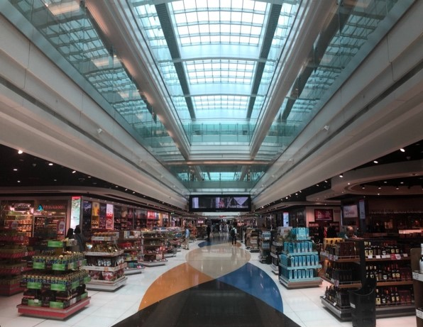 Am Flughafen in Dubai