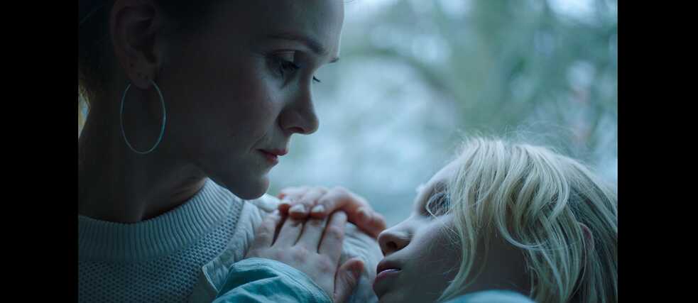 Lisa Hagmesiter ja Helena Zengel filmis "Süsteemi error"