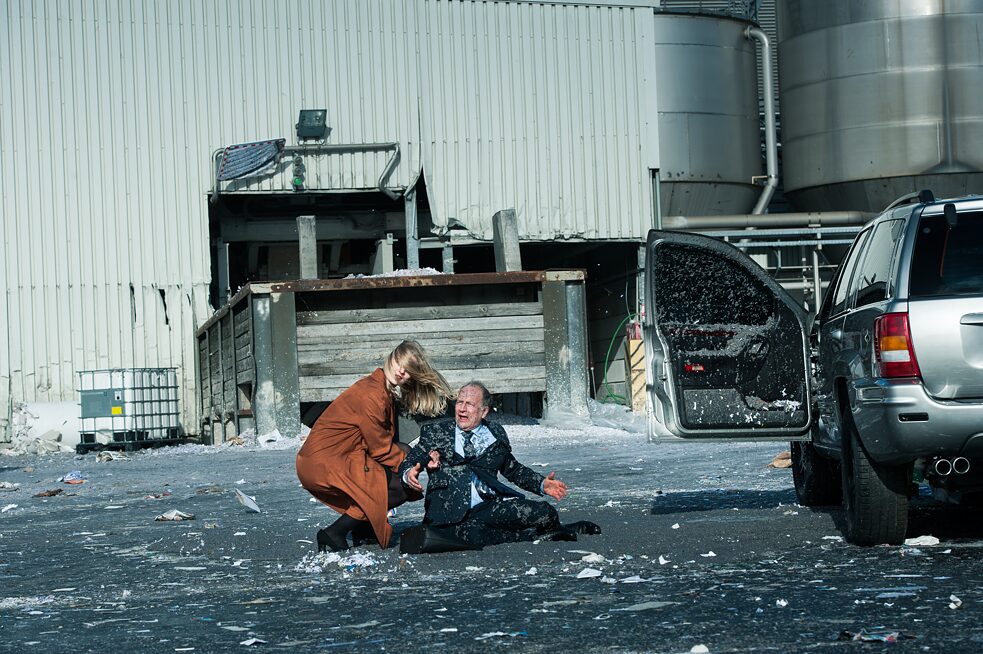 Still frame from the Netflix Germany original series "We are the wave":  Incident at the paper mill.