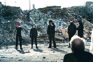 Still frame from the Netflix Germany original series "We are the wave":  The group confronts Kurt Elsner (Bernhard Geffke) at the paper mill.