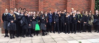 Gruppe Schüler*innen Tomlinscote