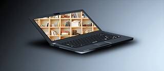 Laptop in einem leeren Raum