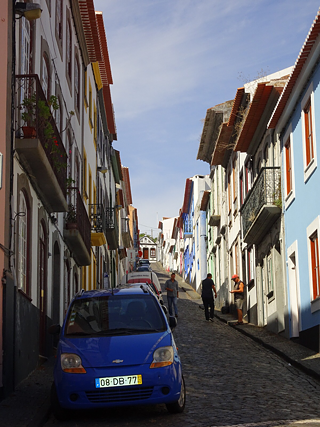 Straße in Angra © © Rebecca Schmitt Straße in Angra