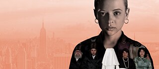 Unorthodox Netflix Image: Un composite du personnage principal Esty devant un Skyline de New York avec une image de son mariage juif othodoxe superposée sur son torse.