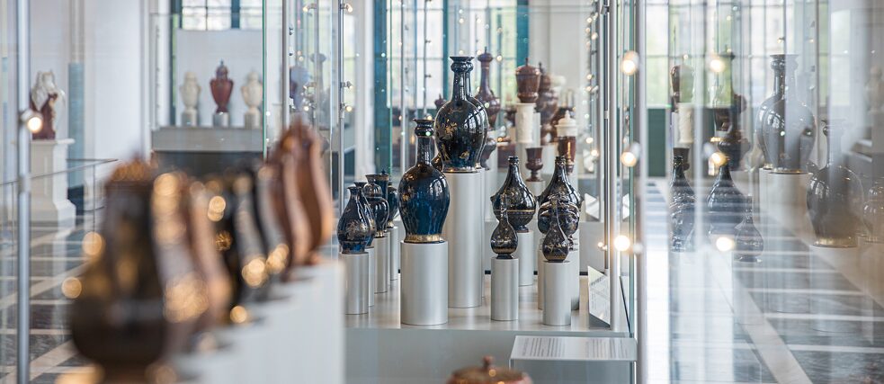 The permanent exhibition shows tableware, vases, figurines and life-size animal sculptures from the collection of Augustus the Strong, including pieces from China and Japan in addition to Meissen products.